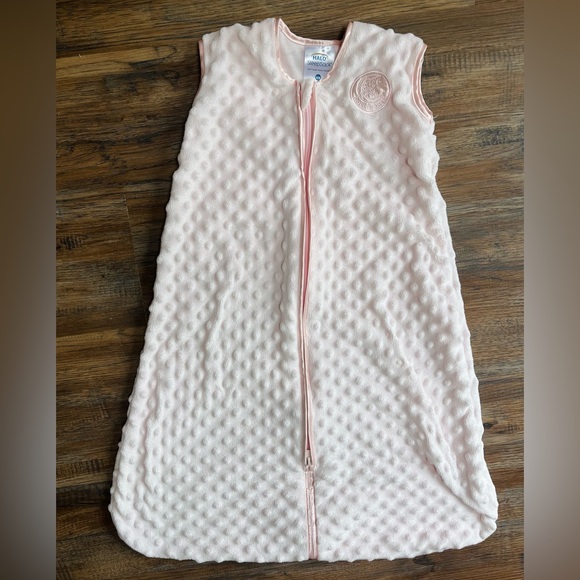 HALO Sleepsack Plushy Dot Velboa Pink Wearable Blanket, TOG 1.5, Medium 6-12m - Picture 1 of 5